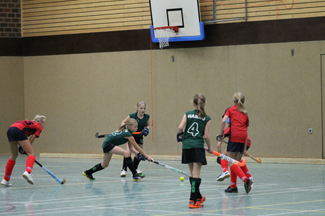 Die Mädchen B des 1. Hanauer THC e.V. zu Gast beim B-Cup 2012 in Bremen